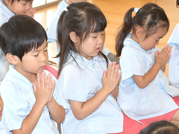 写真：お祈りのイメージ