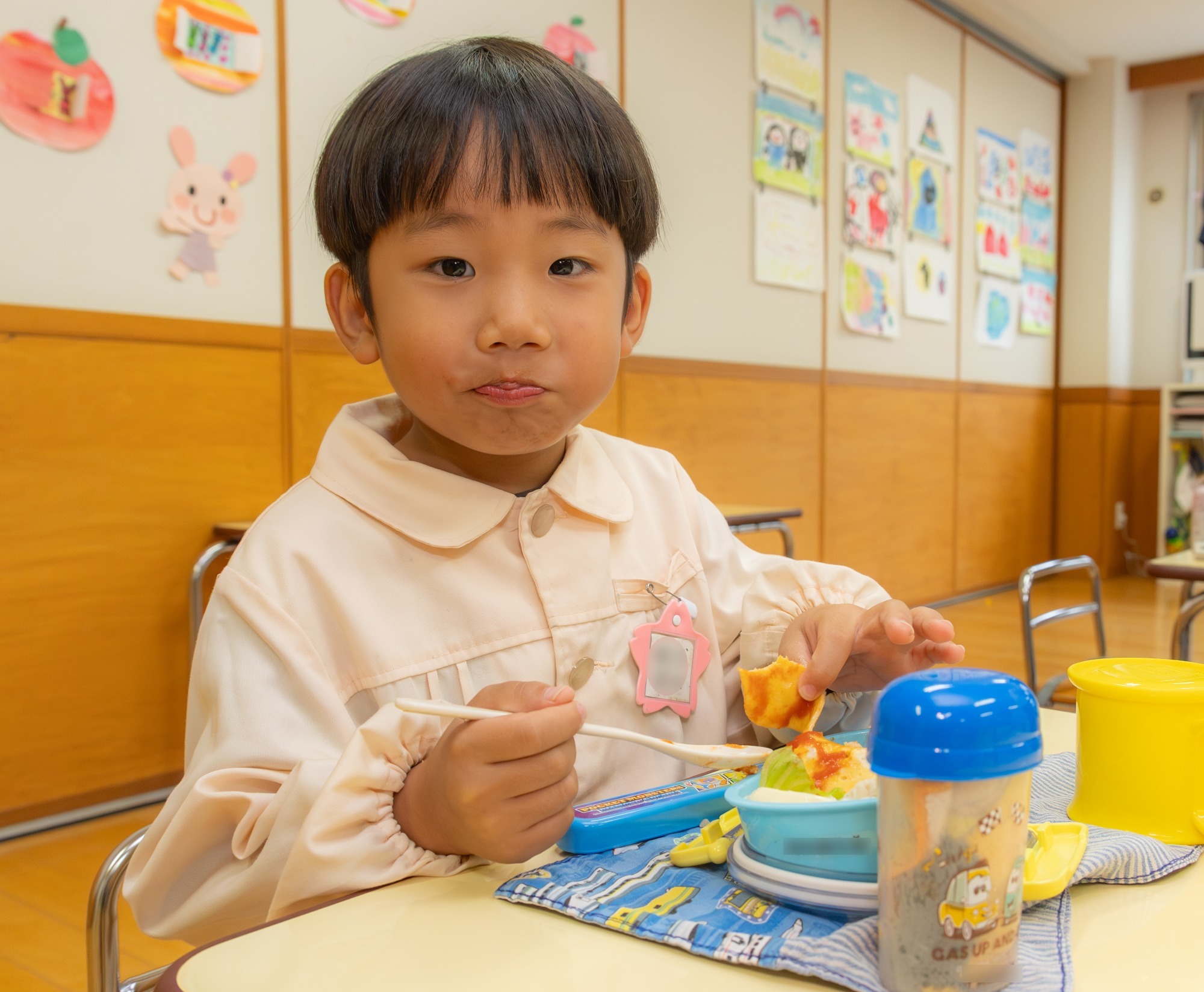 写真：お弁当・給食の風景